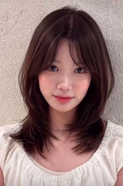 鹅蛋脸适合什么发型_圆脸怎么化妆显脸小