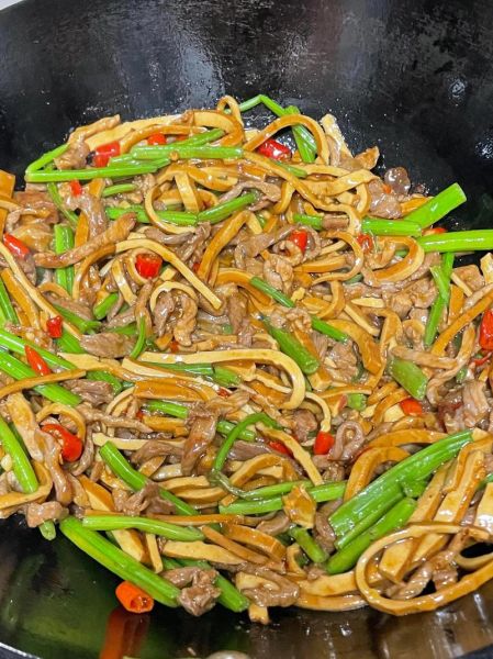 豆干炒肉怎么做好吃_豆干炒肉的家常做法