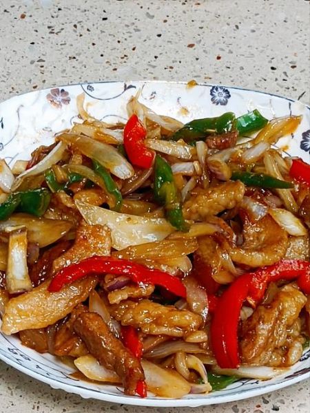 大葱炒肉怎么做_大葱炒肉的家常做法