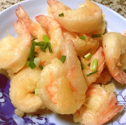 炸虾仁怎么做外酥里嫩_炸虾仁用面粉还是淀粉