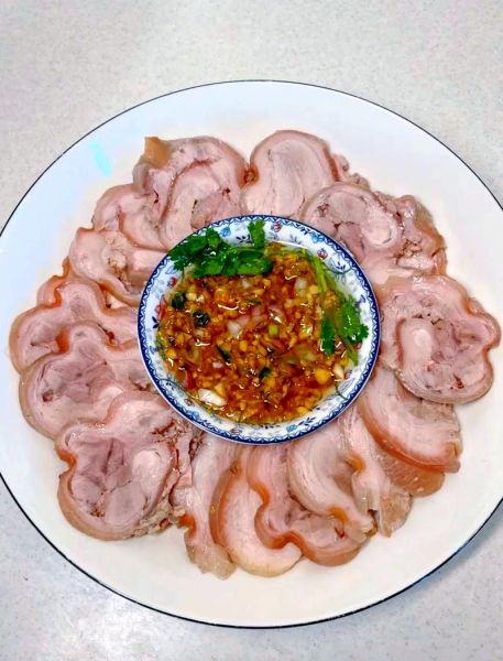 白切猪手怎么做才脆_正宗白切猪手做法步骤