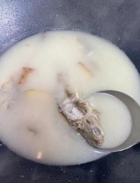 鱼汤怎么炖才白_鱼汤做法家常步骤