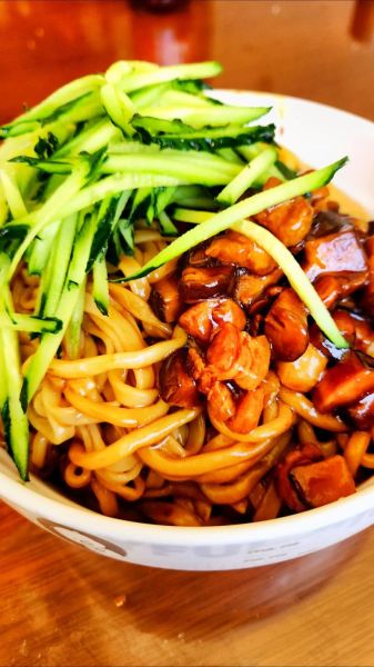 炸酱面家常做法_炸酱面怎么做才好吃