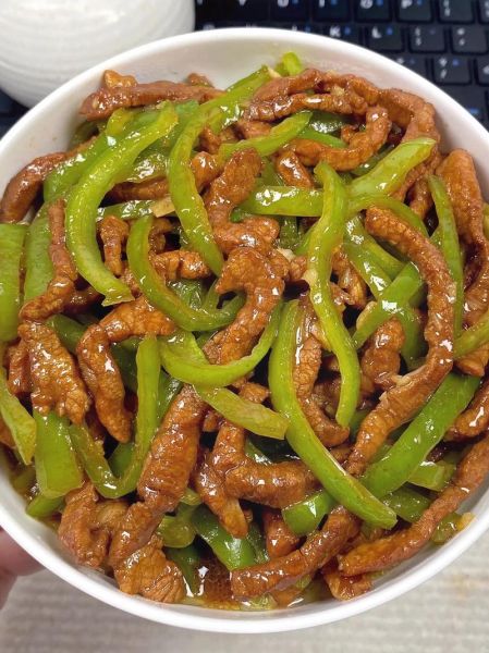 肉丝炒青椒怎么炒好吃_肉丝炒青椒的家常做法