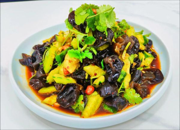 凉拌黄瓜木耳怎么做_夏天爽口凉菜做法
