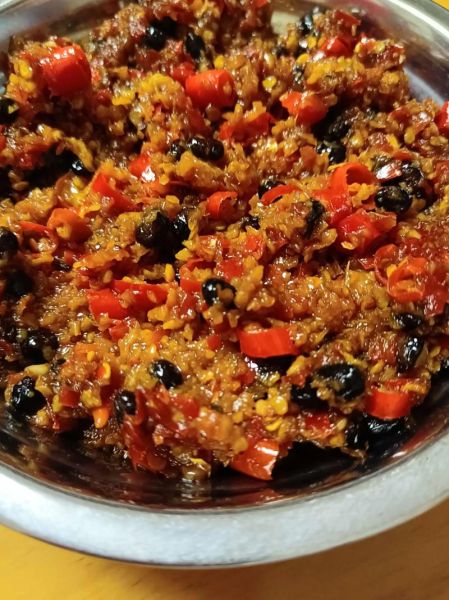 鲜辣椒酱怎么做_自制辣椒酱保存多久