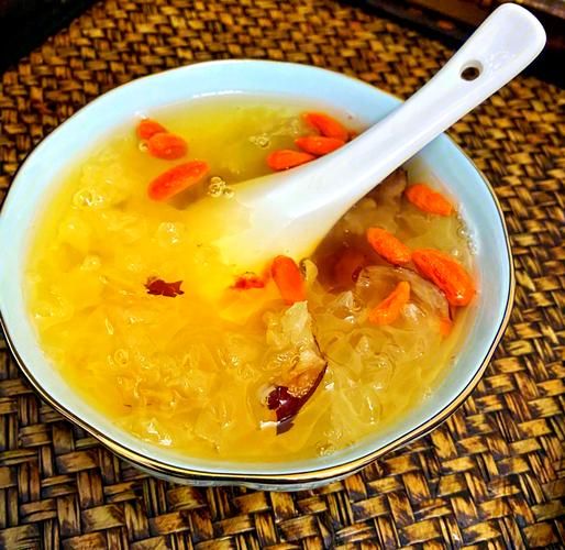 桃胶皂角米雪燕怎么煮_桃胶皂角米雪燕做法窍门