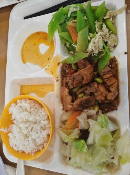 学生吃饭吃什么好_学生食堂怎么选
