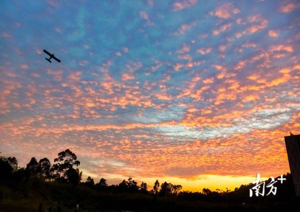 晚霞满天是什么意思_晚霞满天怎么形容