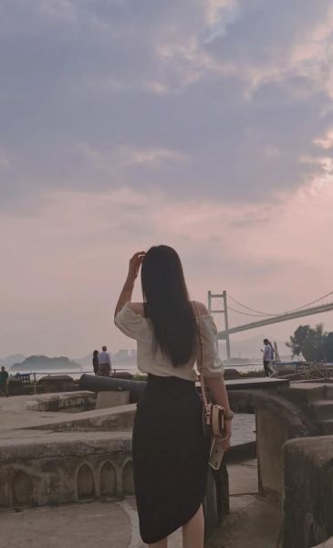 形容女生背影的词语有哪些_如何描写女生背影