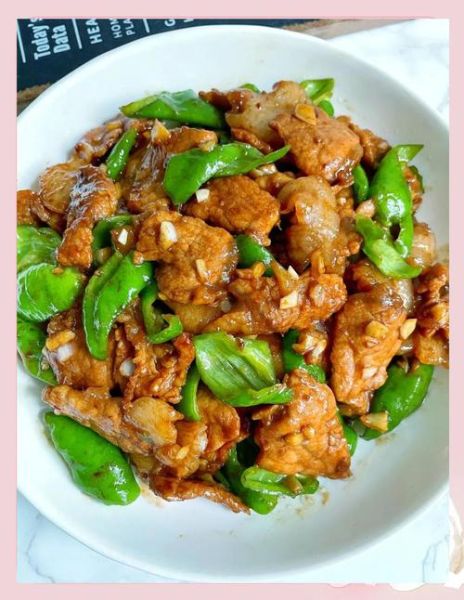 青椒炒五花肉怎么做_五花肉怎么炒才不腻