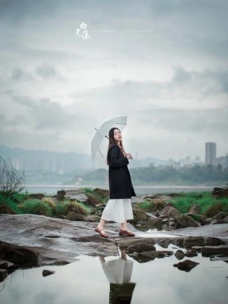 阴天怎么拍照好看_阴天适合穿什么颜色衣服