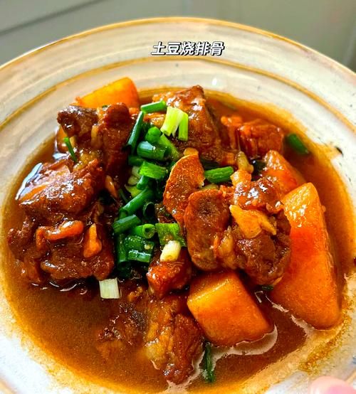 土豆焖排骨怎么做_土豆焖排骨的家常做法