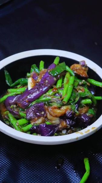 豆角炒茄子怎么做好吃_豆角炒茄子用不用焯水