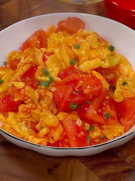 西红柿炒鸡蛋怎么做_鸡蛋炒西红柿先放哪个