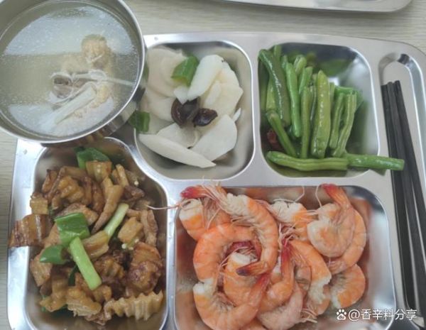 学校食堂怎么选_食堂饭菜好吃吗