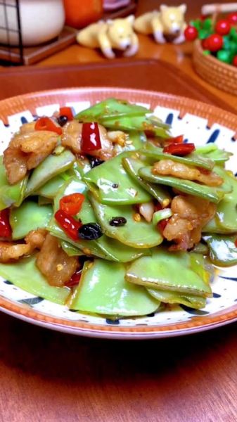 扁豆炒肉怎么做_扁豆炒肉用焯水吗