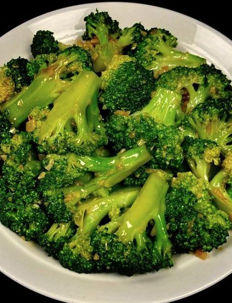 清炒西兰花怎么做才脆绿_西兰花焯水几分钟最好