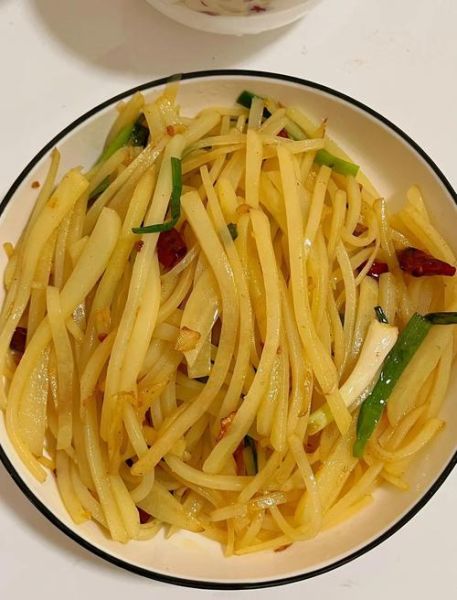 家常土豆丝怎么炒才脆_土豆丝要不要焯水