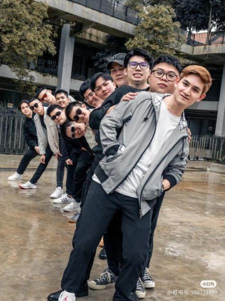 人多怎么拍照好看_集体照姿势有哪些