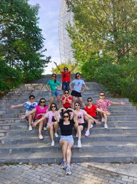 人多怎么拍照好看_集体照姿势有哪些