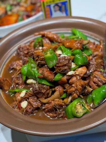 红烧小公鸡怎么做好吃_红烧小公鸡的家常做法