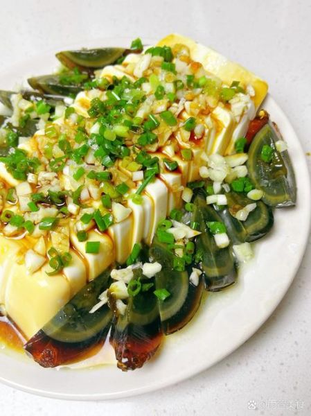 松花蛋拌豆腐怎么做_松花蛋拌豆腐需要焯水吗
