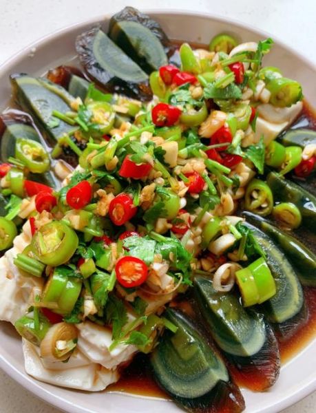 松花蛋拌豆腐怎么做_松花蛋拌豆腐需要焯水吗