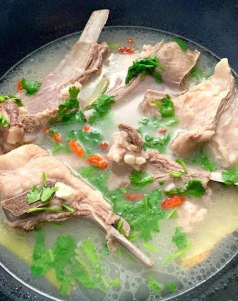 羊肉汤的家常做法_羊肉汤怎么炖不膻