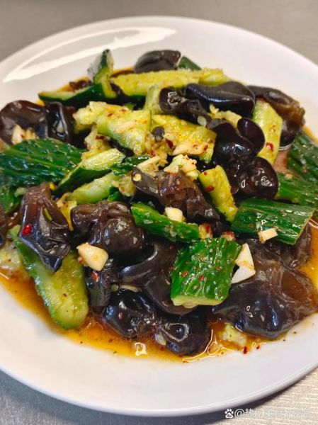 木耳黄瓜凉拌怎么做_凉拌木耳黄瓜要不要焯水