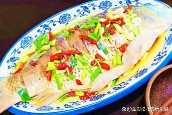 葱油鲤鱼怎么做_葱油鲤鱼的家常做法步骤