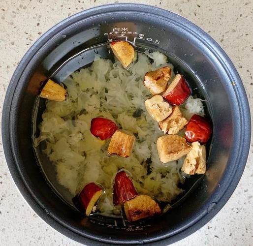 银耳粥怎么做_银耳粥要煮多久才出胶