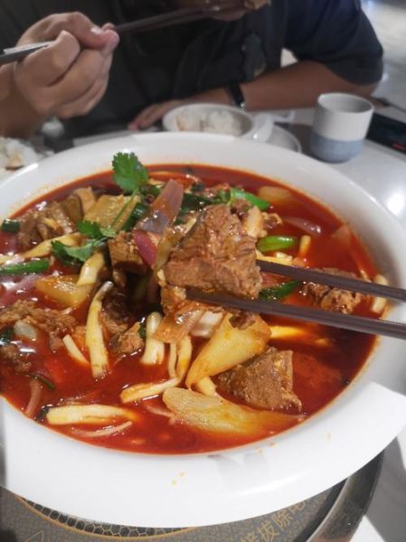 黄焖羊肉怎么做_黄焖羊肉最正宗的做法