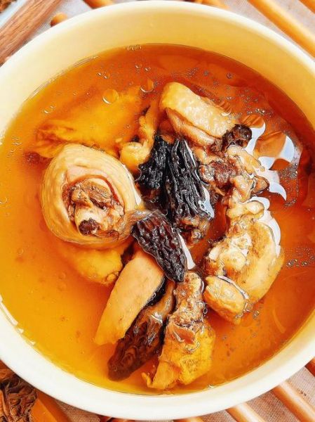 羊肚菌炖鸡汤的做法_羊肚菌炖鸡汤要焯水吗