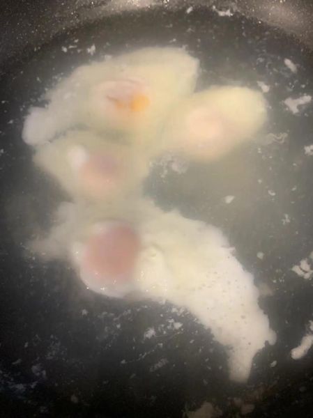 水煎蛋怎么做_为什么总是破皮