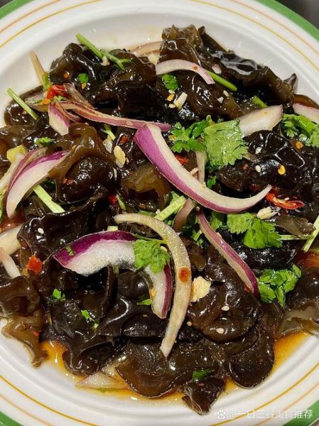 凉拌木耳怎么做好吃_凉拌木耳要不要焯水