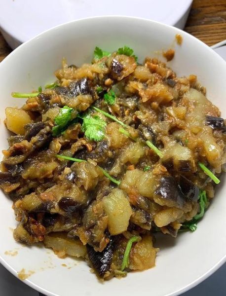 炖茄子的家常做法_茄子怎么炖才软烂入味