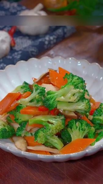 素炒西兰花怎么炒好吃_西兰花焯水几分钟才脆绿