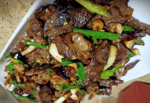 炒猪肺怎么炒才脆嫩_猪肺炒之前怎么处理干净