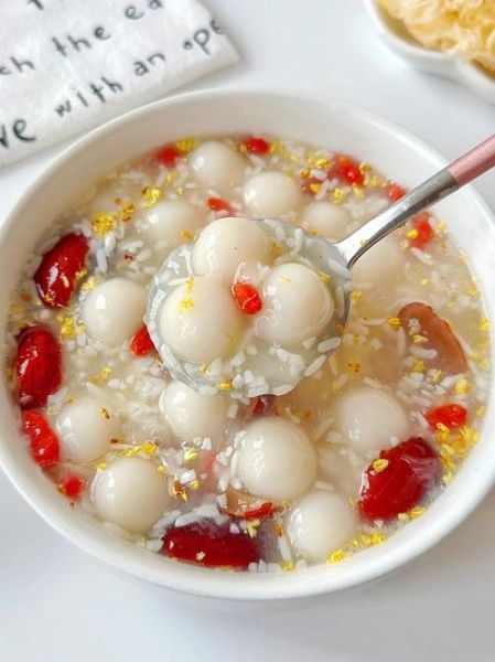 酒酿圆子怎么做_酒酿圆子用什么酒酿