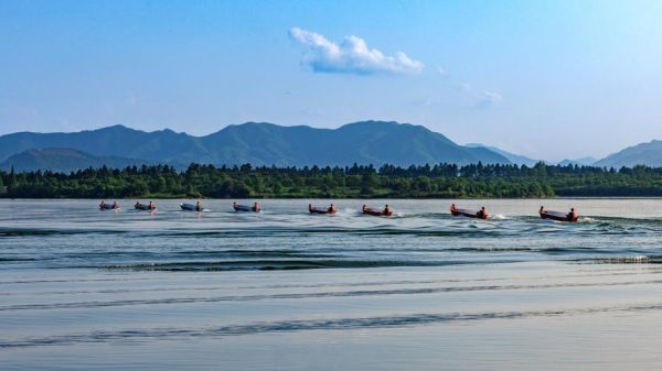 紧盯怎么写词语_紧盯的近义词有哪些