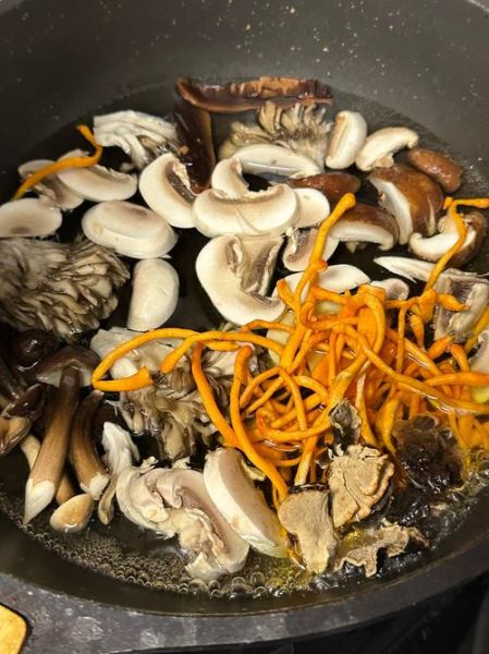 菌菇汤怎么炖好喝_家常菌菇汤的做法