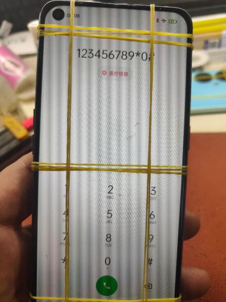 手机进水黑屏了怎么办_手机进水黑屏还能修吗