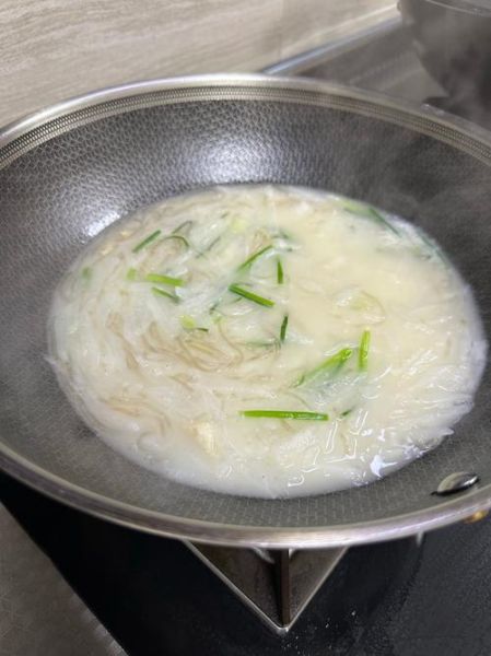 萝卜粉丝汤怎么做_萝卜粉丝汤需要焯水吗