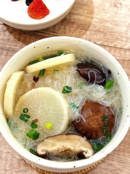 萝卜粉丝汤怎么做_萝卜粉丝汤需要焯水吗