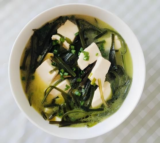 海带豆腐汤怎么做_海带豆腐汤的家常做法