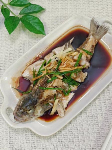 清蒸鲈鱼怎么做_海鲜清蒸技巧