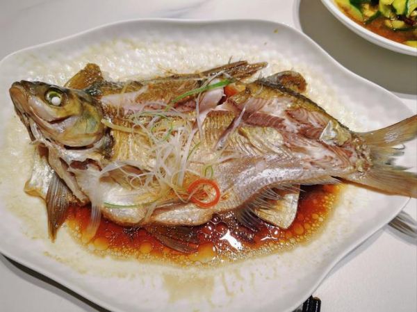 清蒸鲈鱼怎么做_海鲜清蒸技巧