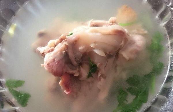 鸭架汤怎么炖好喝_鸭架汤的家常做法