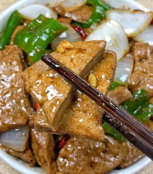 洋葱炒猪肝怎么炒才嫩_洋葱炒猪肝的家常做法